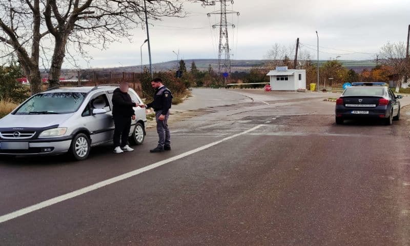 Tânăr de 23 de ani, cu dublă cetățenie, depistat de polițiștii de frontieră când conducea un autoturism fără permis
