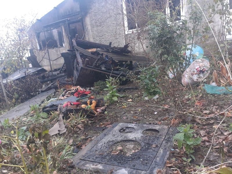 Fetiță de doi ani ajunsă la spital cu arsuri după ce a izbucnit un incendiu în camera în care se juca - FOTO