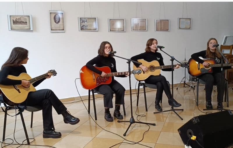 Trei Premii I și Trofeul Festivalului de Muzică Folk „Cetatea veche” obținute de elevii Clubului Copiilor Dorohoi - FOTO