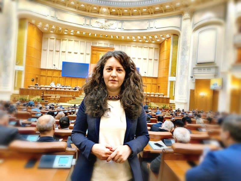 Alexandra Huțu: „Suntem datori să îi onorăm prin gesturi, fapte și atitudini demne pe eroii și veteranii din cele două Războaie Mondiale..”