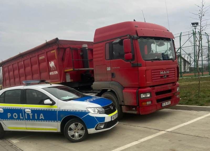 Tir imobilizat de politiștii din Hlipiceni. Societatea de care aparținea a fost sancționată cu 9.000 de lei