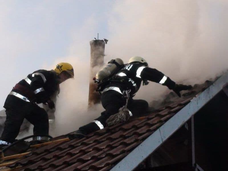 Două incendii la Victoria și Bucecea izbucnite din cauza coșurilor de fum necurățate 