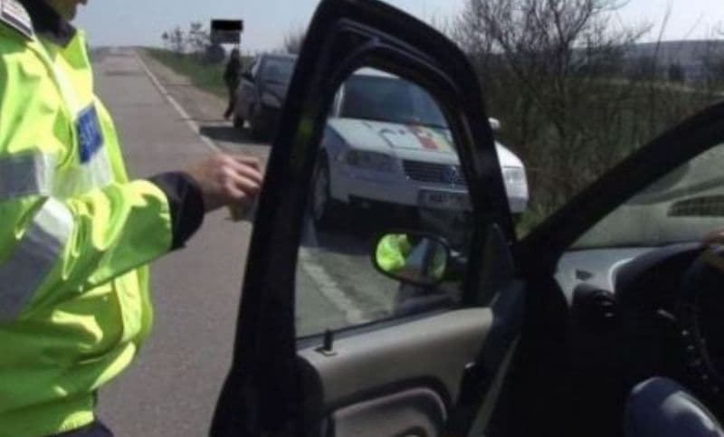 Amendă de 2.000 de lei și suspendarea dreptului de utilizare a autovehiculului pentru piraterie auto