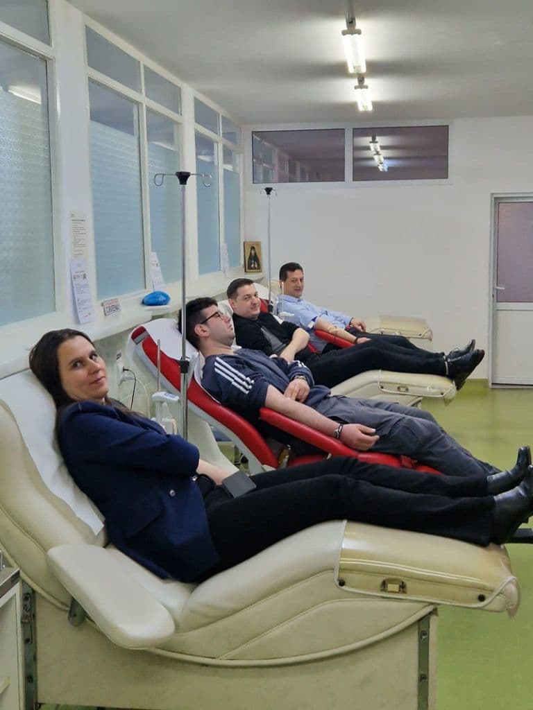 Peste 100 de cadre didactice din județ au răspuns afirmativ la apelul medicilor de a dona sânge