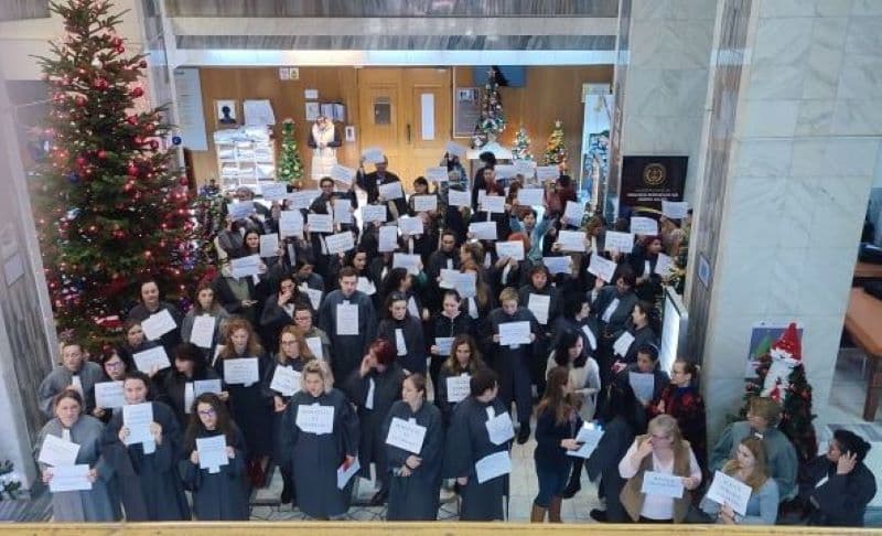 Grefierii au anunțat grevă pe termen nelimitat. Vor fi afectate anchetele și procesele în curs