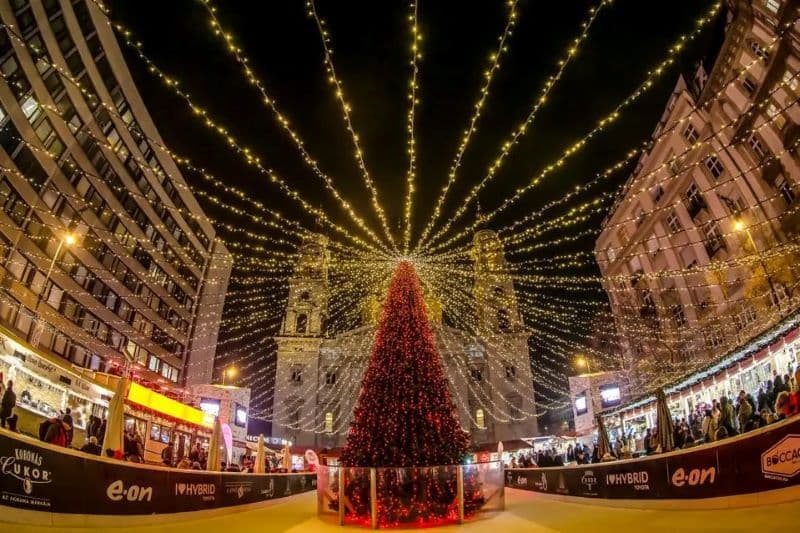 Târgul de Crăciun de la Budapesta a fost desemnat cel mai frumos din Europa. Vezi pe ce loc se află Craiova!