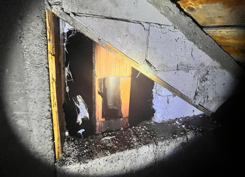 Casă din Pustoaia în pericol din cauza unui incendiu izbucnit în jurul coșului de fum