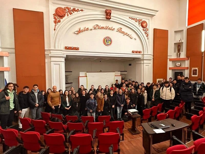 Absolvenți de succes – proiect derulat în cadrul Colegiului Național „Grigore Ghica” Dorohoi - FOTO