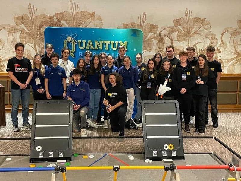 Echipa de robotică North East Dynamics în colaborare cu Quantum Robotics au dat start întâlnirii de la Iași - FOTO