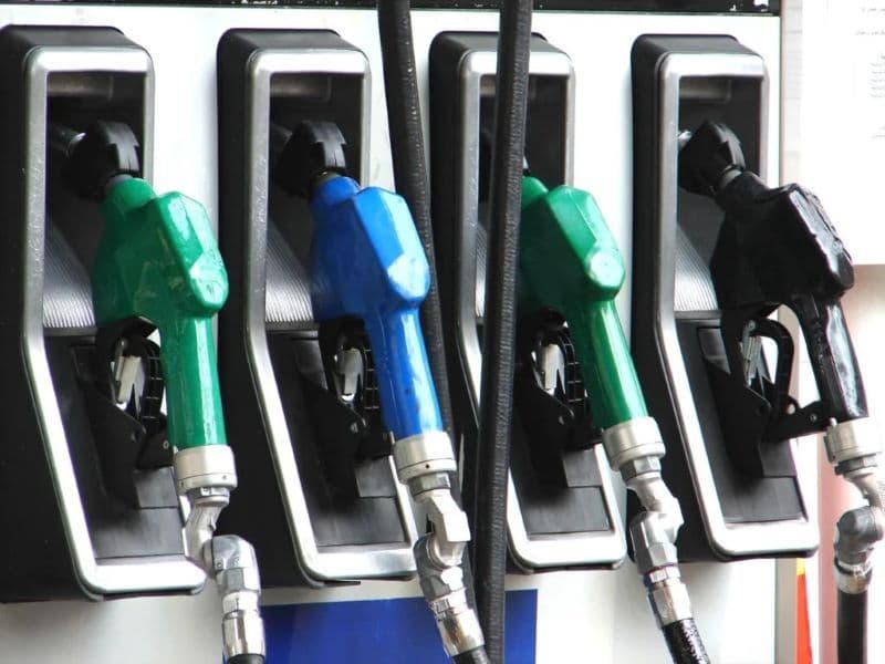 Prețul combustibililor ar putea crește de la 1 ianuarie. Guvernul a modificat accizele la benzină și motorină