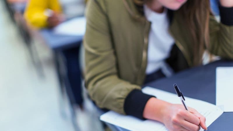 Ministerul Educației a publicat modele de subiecte pentru titularizare și definitivat 2024