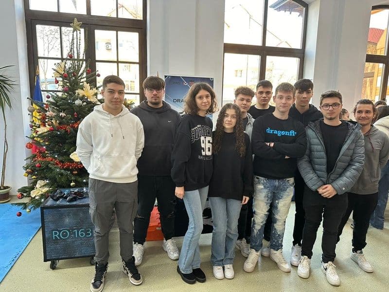 Colegiul Național „Grigore Ghica” Dorohoi – demonstrație inedită a Clubului de robotică „Dragonfly” – FOTO
