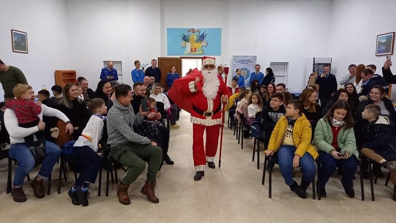 Tradiții și Moș Crăciun! Eveniment devenit de mulți ani o tradiție desfășurat la IJJ Botoșani - FOTO