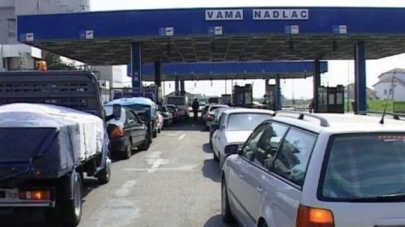 Aglomerație la punctele de trecere a frontierei de Vest. Românii din străinătate se întorc în țară pentru a petrece sărbătorile acasă