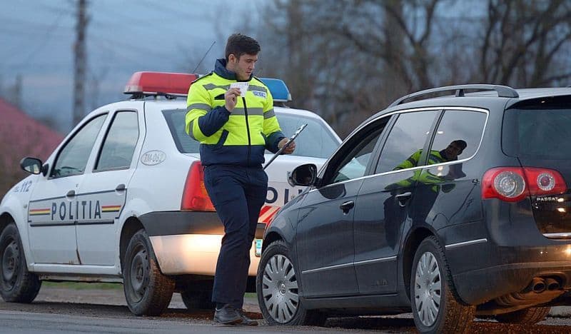 Zeci de permise reținute de polițiștii botoșăneni în doar trei zile