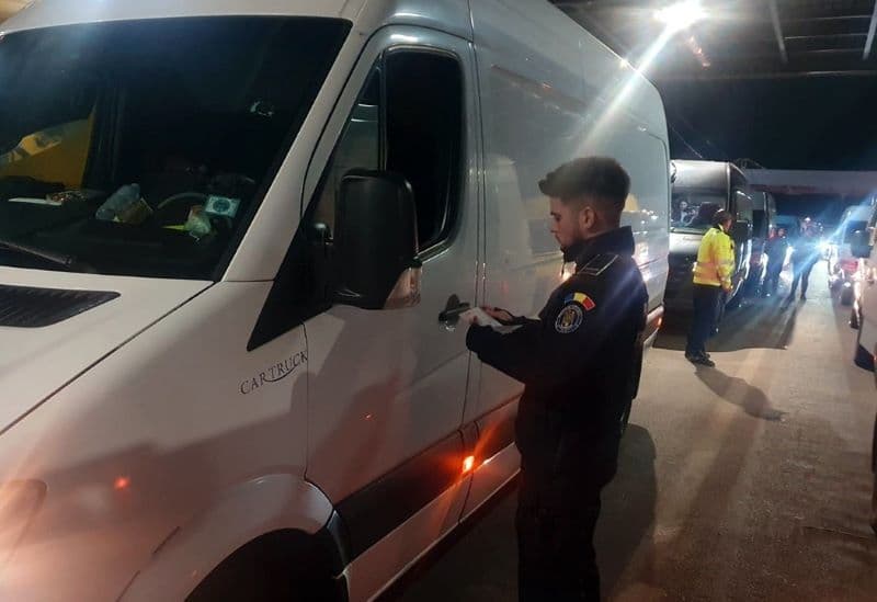 Urmărit pentru infracțiuni contra proprietății, depistat de polițiștii de frontieră la Stânca