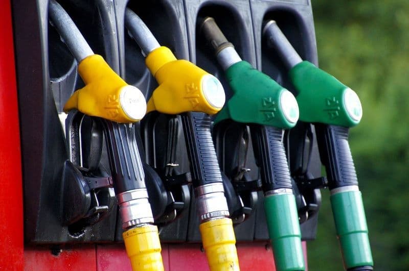 Noul an va aduce scumpiri ale carburanților ca efect al actualizării nivelului accizei cu rata inflației
