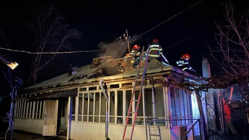 Casele a trei familii din județ în pericol după incendii izbucnite la coșurile de fum 