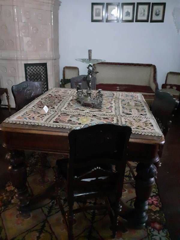Living-room table classified in the category of national cultural heritage basic items
