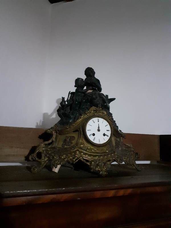 Office clock classified in the category of national cultural heritage thesaurus