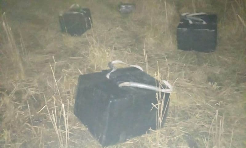 igarete de contrabandă în valoare de jumătate de miliard de lei abandonate pe malul Prutului2