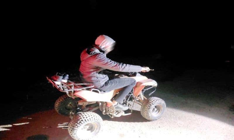 Deşi nu avea dreptul de a conduce, depistat la volanul unui ATV neînmatriculat1