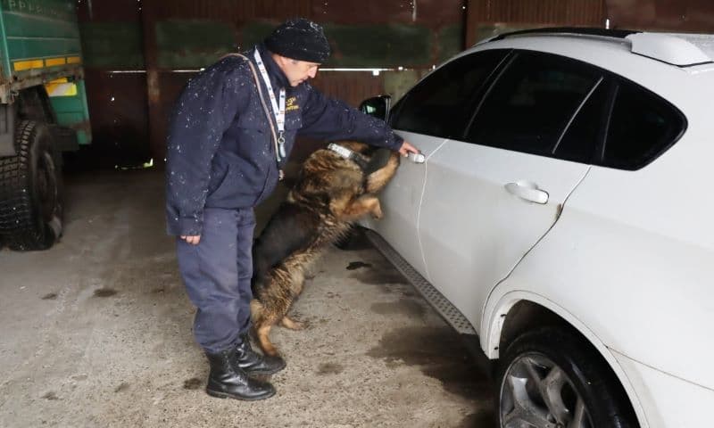 Auto de lux ce figura furat, în valoare de peste 70.000 de lei,3