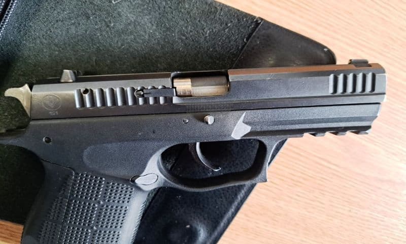 A uitat arma neletală în borsetă, iar acum este cercetat penal1