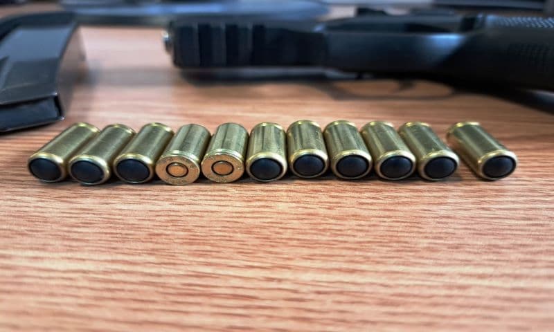 A uitat arma neletală în borsetă, iar acum este cercetat penal2