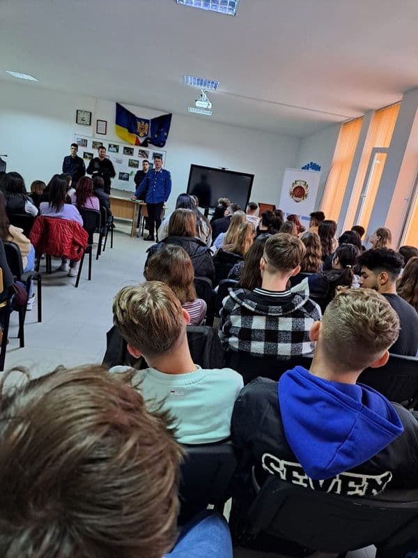 Activitate jandarmi Liceul Regina Maria Dorohoi_01