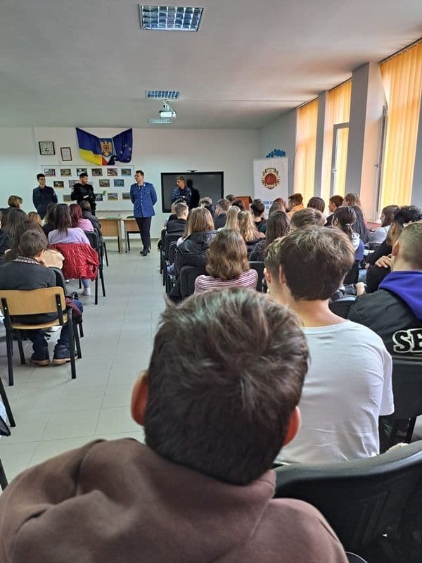 Activitate jandarmi Liceul Regina Maria Dorohoi_02