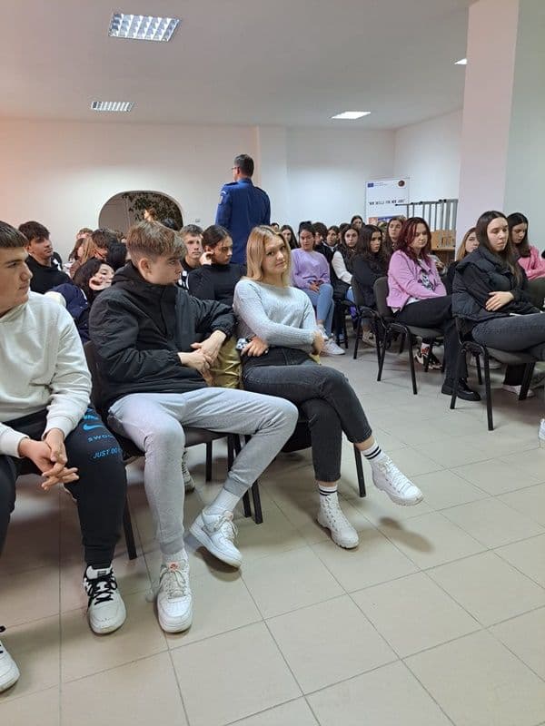 Activitate jandarmi Liceul Regina Maria Dorohoi_03