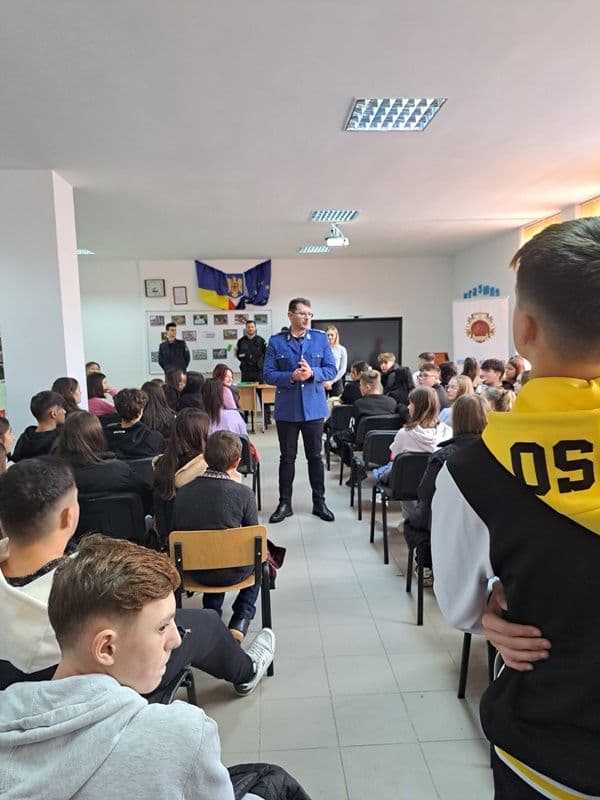 Activitate jandarmi Liceul Regina Maria Dorohoi_04