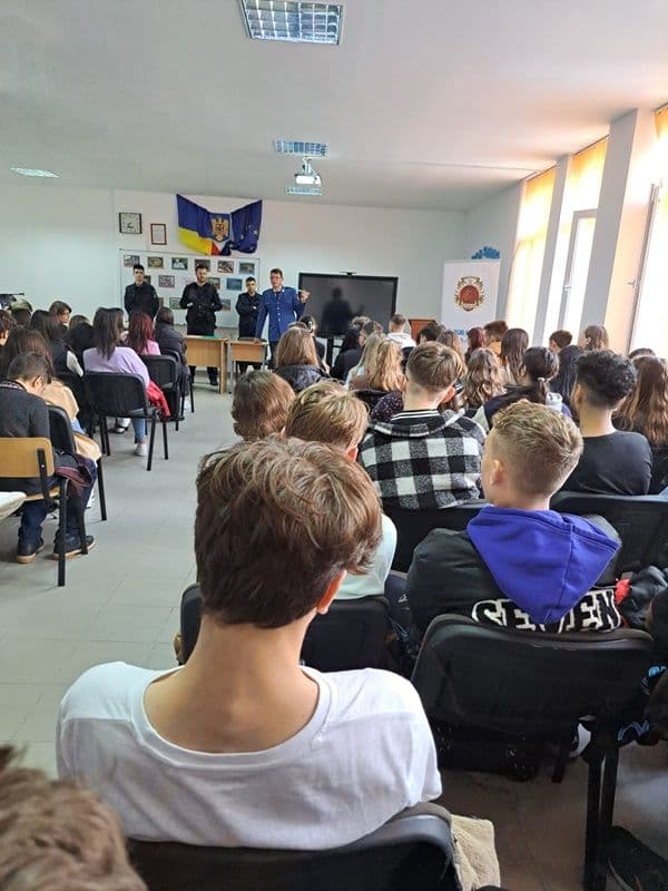 Activitate jandarmi Liceul Regina Maria Dorohoi_05