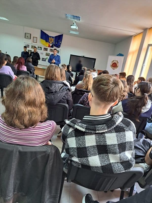 Activitate jandarmi Liceul Regina Maria Dorohoi_06