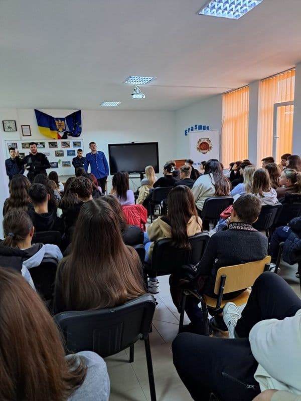 Activitate jandarmi Liceul Regina Maria Dorohoi_07