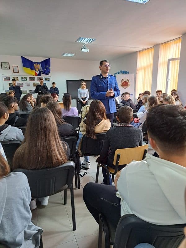 Activitate jandarmi Liceul Regina Maria Dorohoi_08