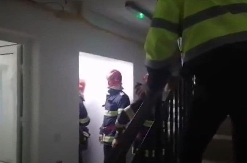 Blocati in lift_2