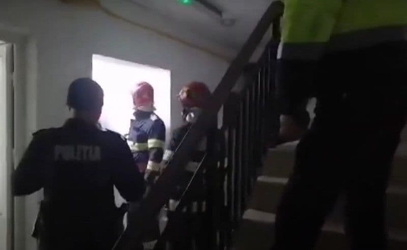Blocati in lift_3