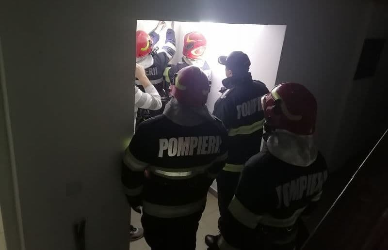 Blocati in lift_4