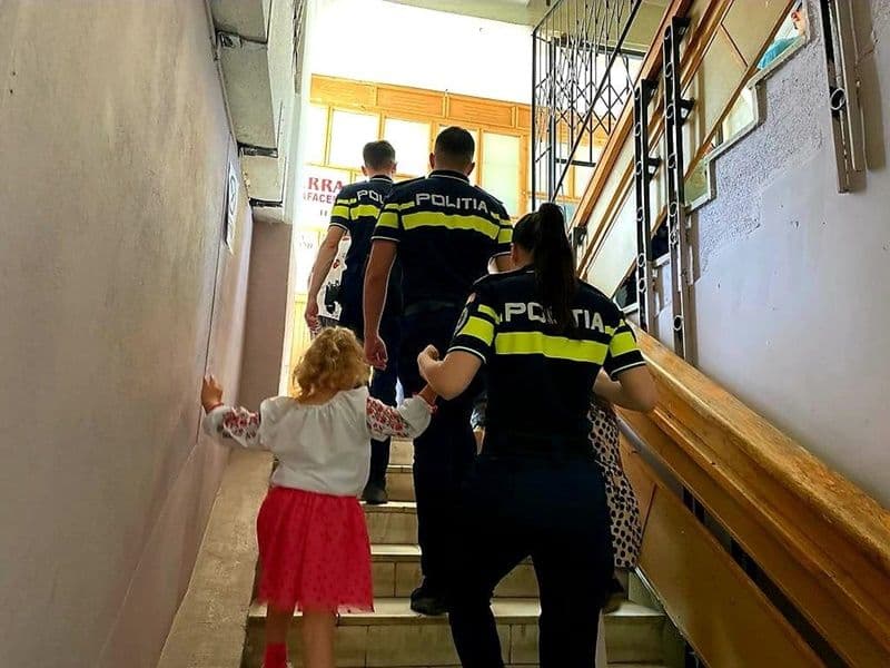 La joaca cu politistii_05