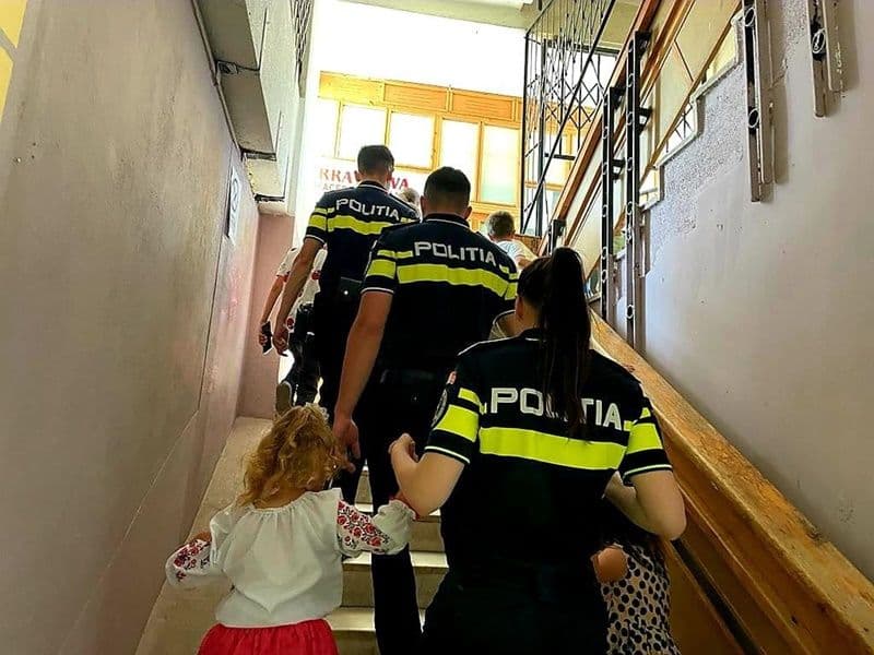 La joaca cu politistii_08