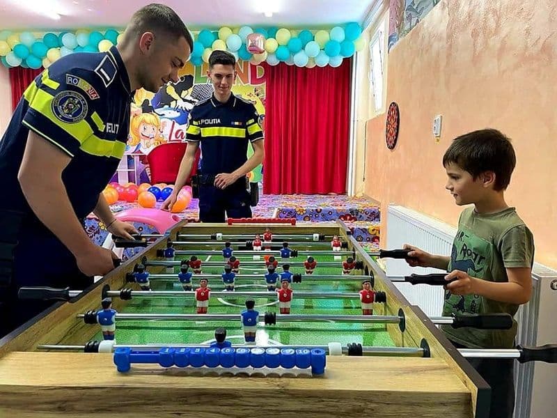 La joaca cu politistii_12