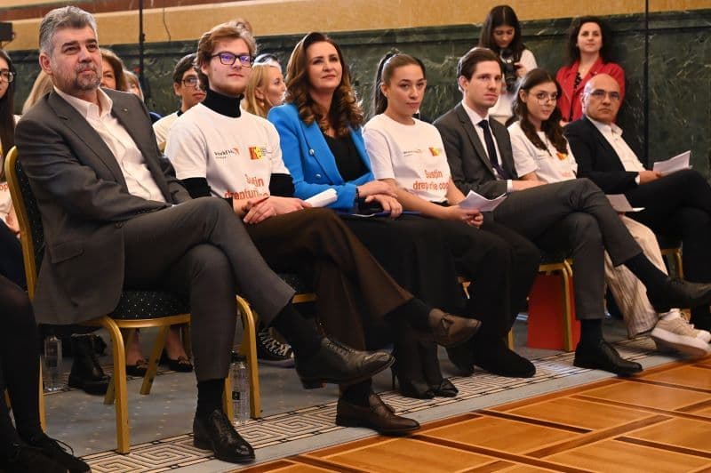 Semnare contracte centre zi Guvern (9)