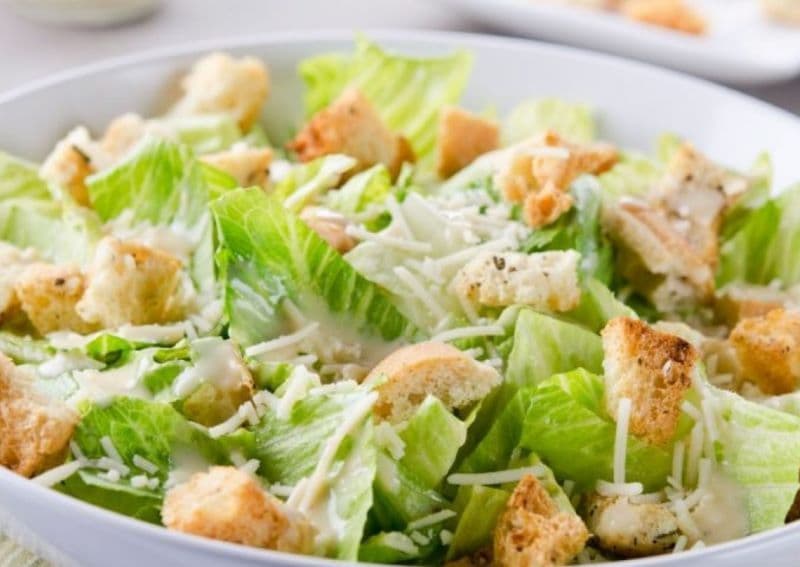 Salată Caesar