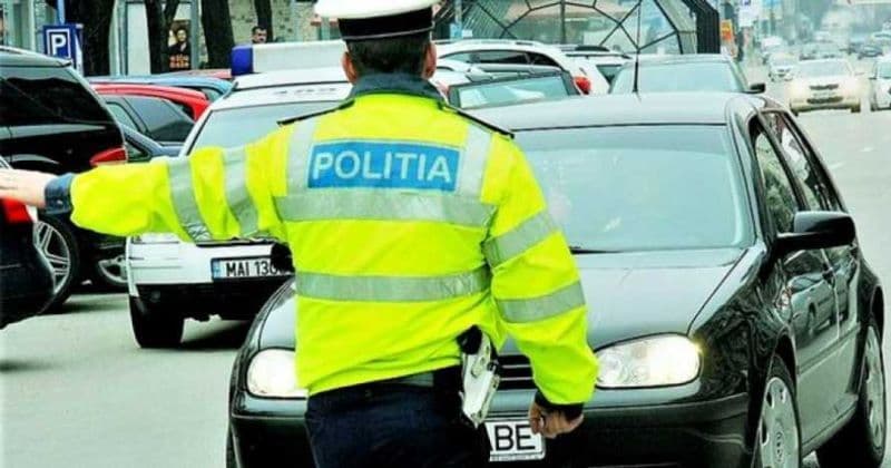 Un bărbat reținut pentru infracțiuni la regimul rutier și doi tineri prinși în flagrant cu droguri, în cadrul acțiunii BLOCADA, la Botoșani