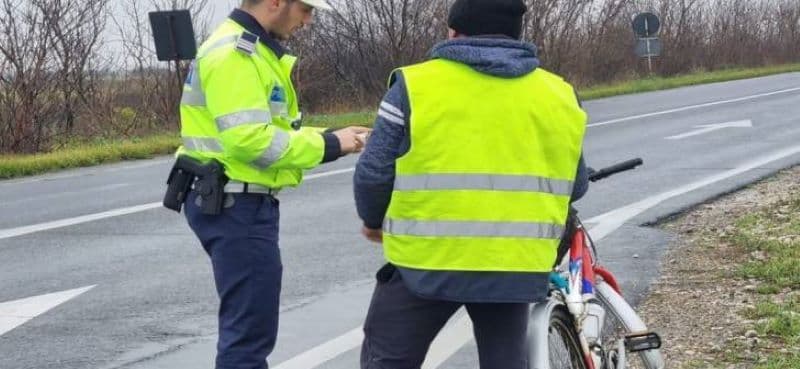Numeroși pietoni și bicicliști sancționați de polițiști pentru nerespectarea normelor rutiere