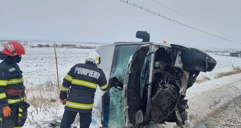 Soț și soție răniți într-un accident rutier produs în această dimineață