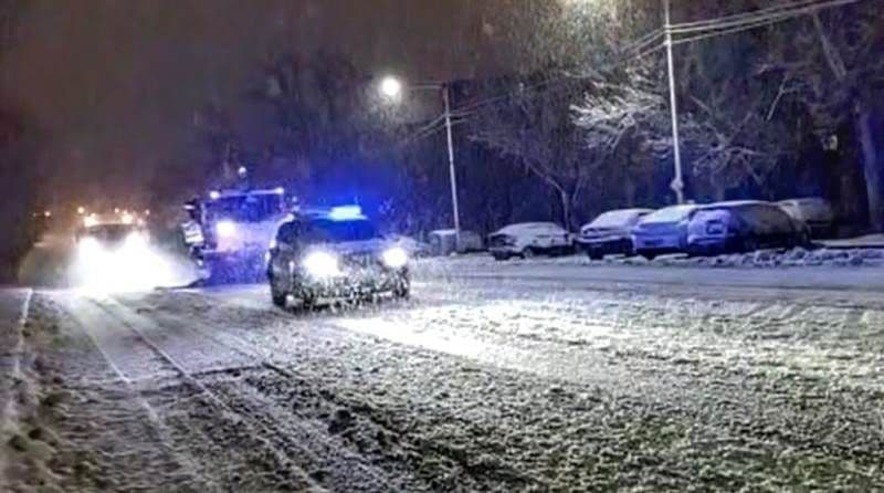 Se circulă în condiții de iarnă pe toate drumurile naționale și județene din județ. Drumarii intervin pentru menținerea acestora în condiții optime
