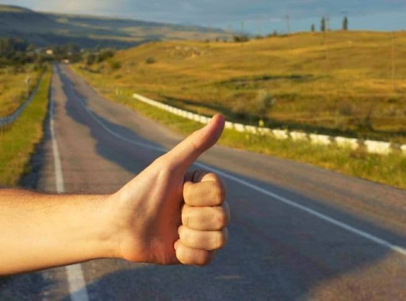 Amendă și suspendarea permisului pentru un bărbat din Dorohoi care transporta persoane contra cost